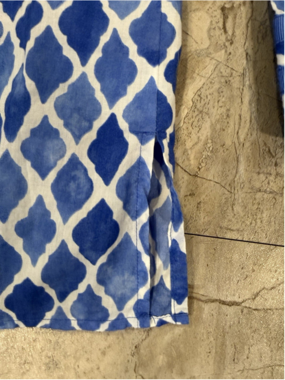 Vineyard Vines Womens Tunic Top XS Geometric Print Blue White Split V Neck - Picture 5 of 6